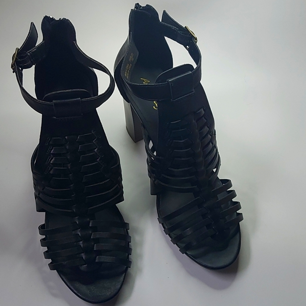 American eagle Black high heel shoes EUC, size 10